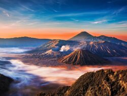 10 Rekomendasi Gunung Terbaik di Indonesia Cocok untuk Hiking
